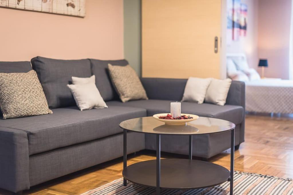 Rest Sleep Repeat By Museum-2 Apartment Atena Exterior foto
